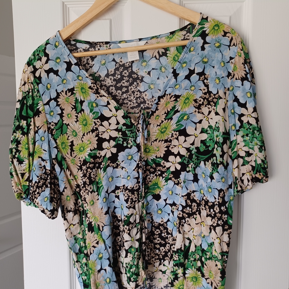 Ladies Floral V-Neck Tie-Front Blouse in Black, Blue & Green (Size L)